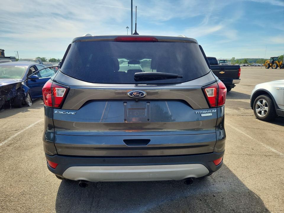 Photo 6 from auction – 2019 FORD ESCAPE with VIN 1FMCU0J90KUA56364
