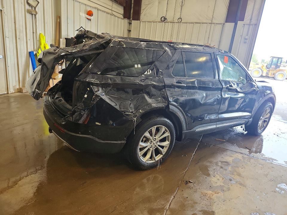 Photo 3 from auction – 2022 FORD EXPLORER with VIN 1FMSK8DH2NGB32415