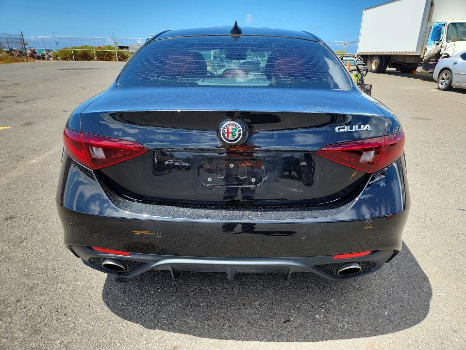 Photo 6 from auction – 2018 ALFA ROMEO GIULIA with VIN ZARFAEBN3J7592179