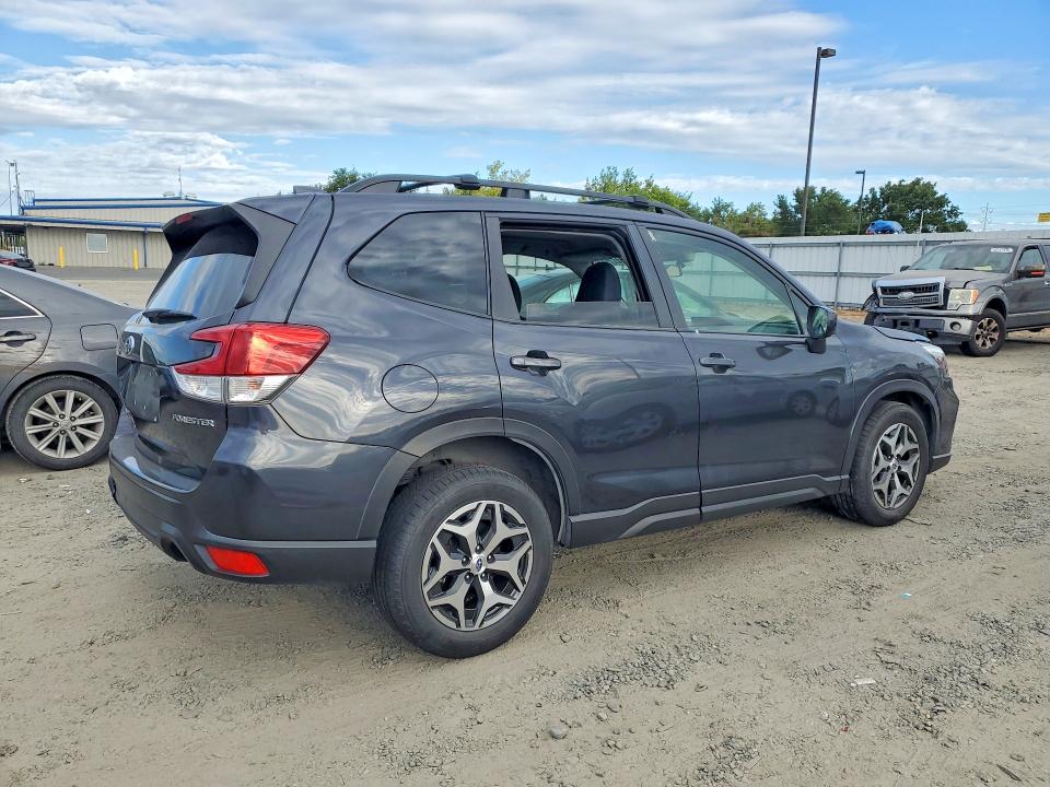 Photo 3 from auction – 2019 SUBARU FORESTER with VIN JF2SKAEC3KH421826