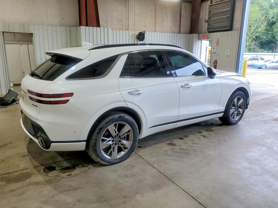 Photo 3 from auction – 2022 GENESIS GV70 with VIN KMUMCDTC0NU031168