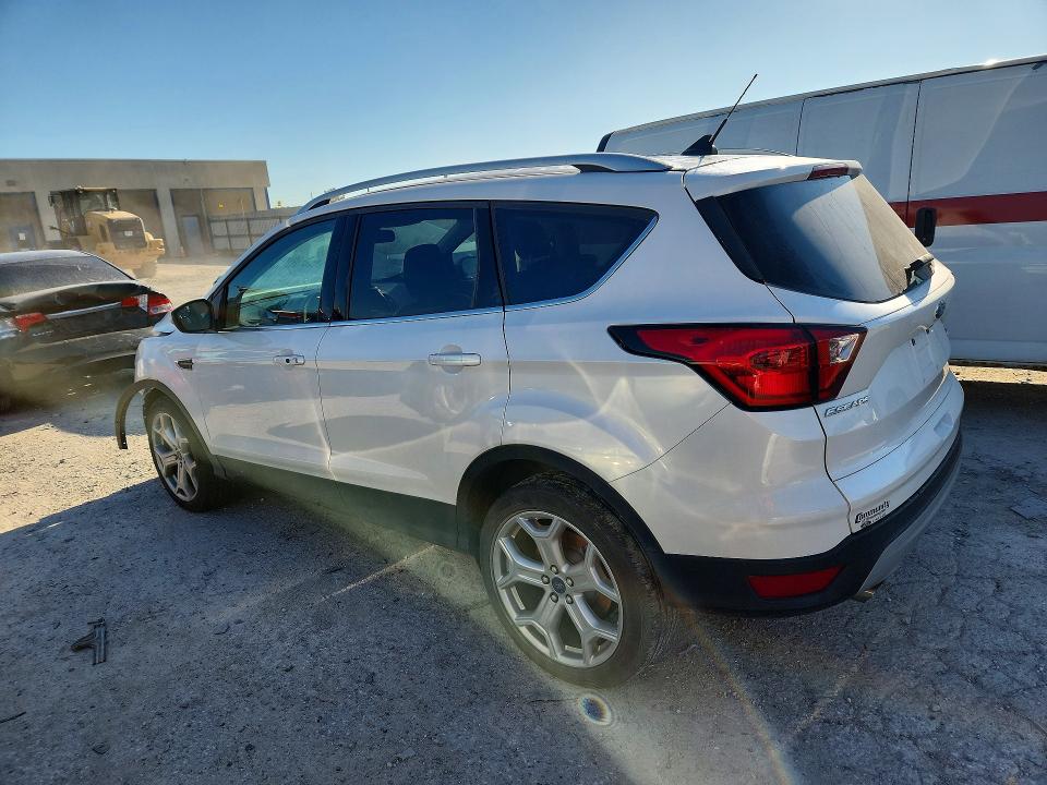 Photo 2 from auction – 2019 FORD ESCAPE with VIN 1FMCU9J95KUA50676