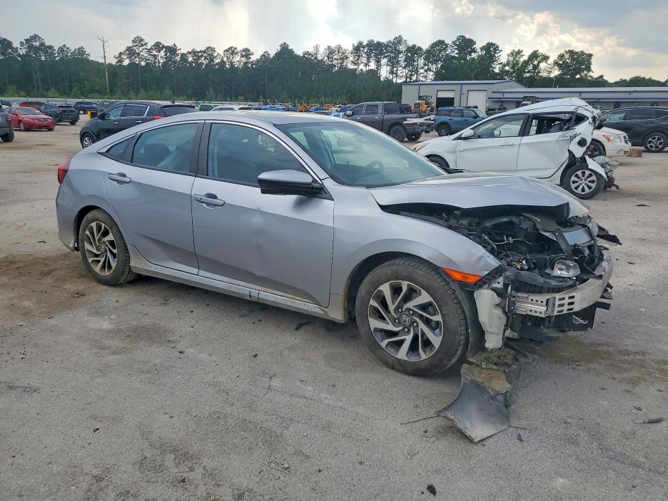 Photo 4 from auction – 2018 HONDA CIVIC with VIN 19XFC2F72JE013083