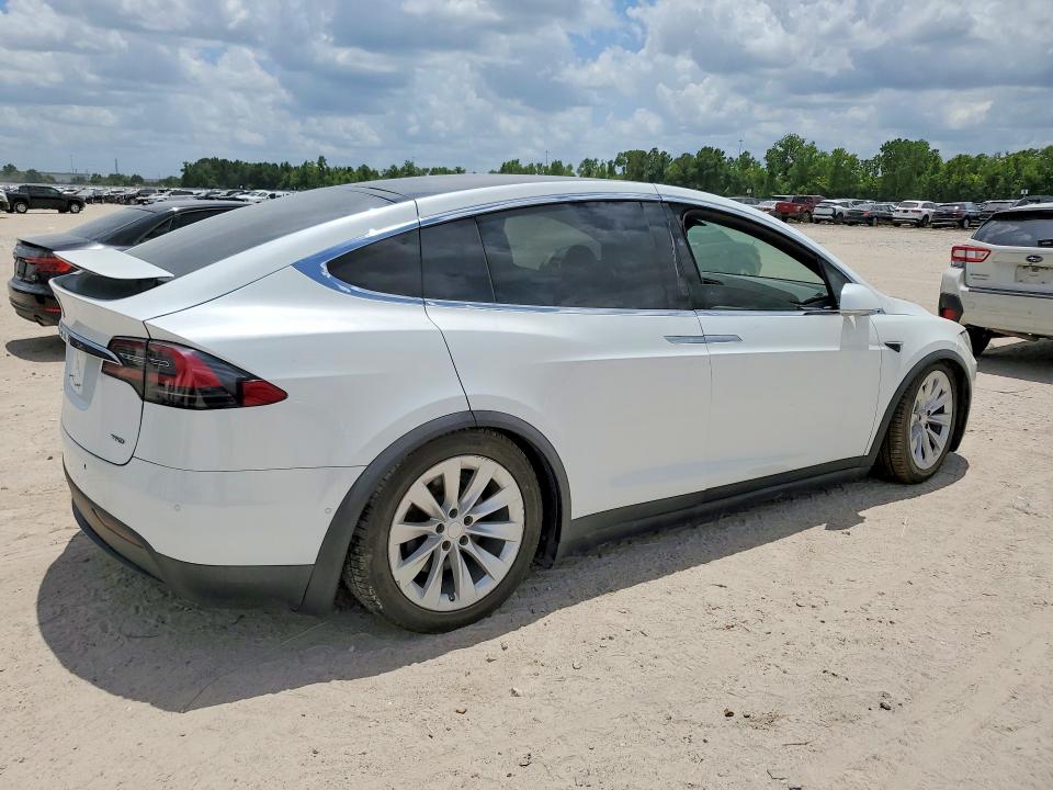 Photo 3 from auction – 2017 TESLA MODEL X with VIN 5YJXCBE28HF049634