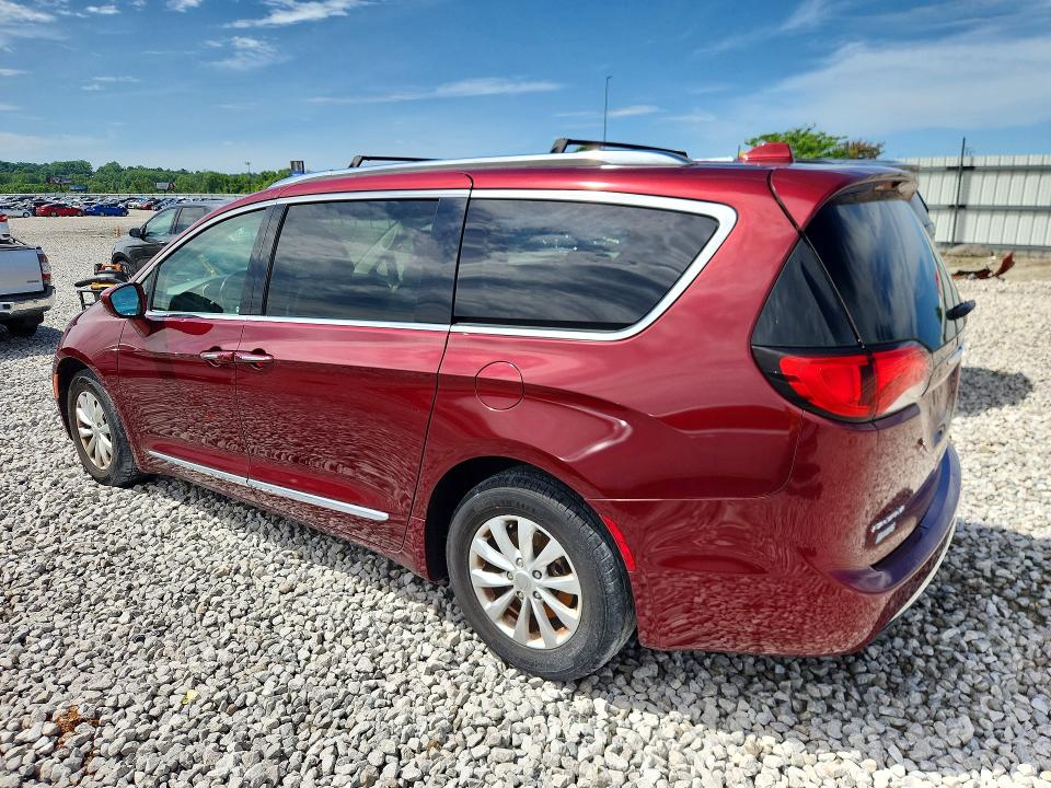 Photo 2 from auction – 2018 CHRYSLER PACIFICA with VIN 2C4RC1BG8JR214112
