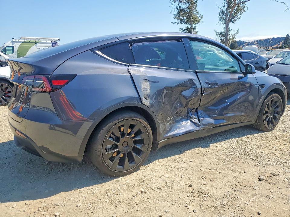 Foto 3 de la subasta – 2023 TESLA MODEL Y con VIN 7SAYGAEE6PF619760