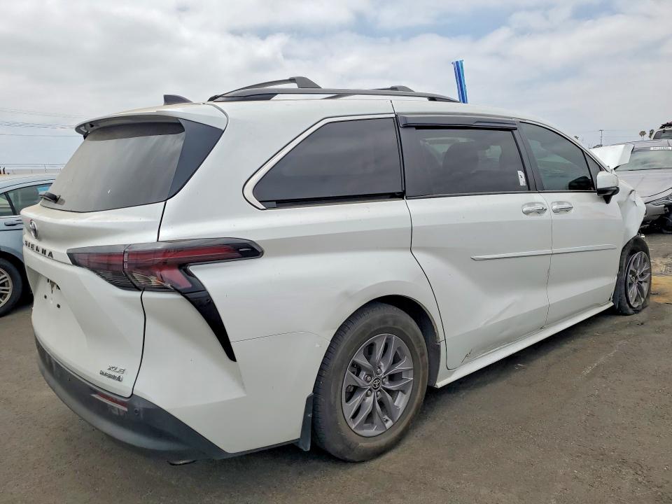 Photo 3 from auction – 2024 TOYOTA SIENNA with VIN 5TDYSKFC0RS127884