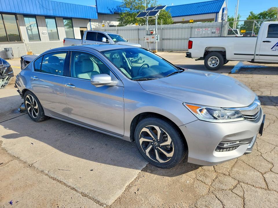Photo 4 from auction – 2016 HONDA ACCORD with VIN 1HGCR2F94GA164197