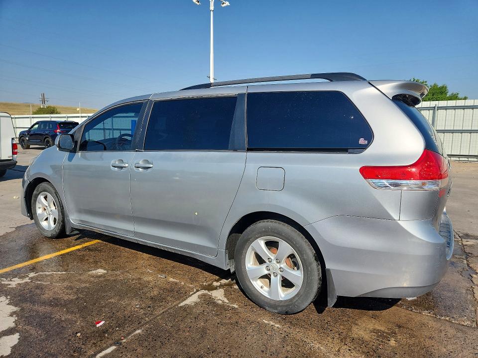 Photo 2 from auction – 2013 TOYOTA SIENNA with VIN 5TDKK3DC4DS370394