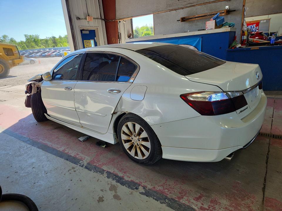 Photo 2 from auction – 2014 HONDA ACCORD with VIN 1HGCR3F95EA030625