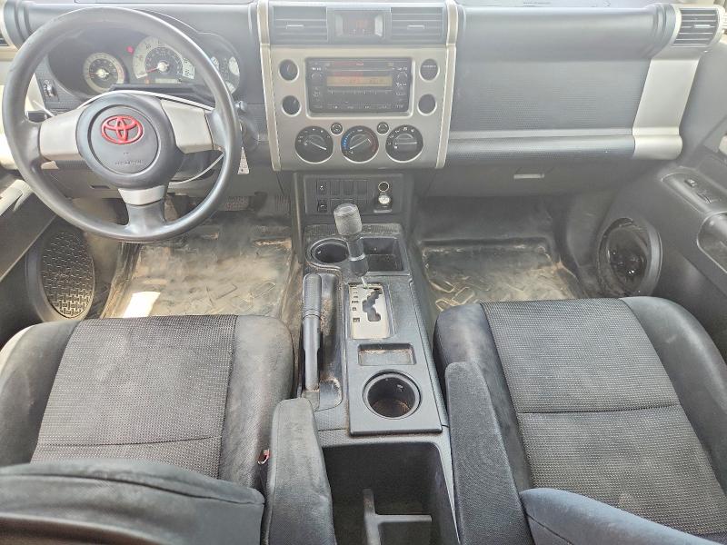 Photo 8 from auction – 2010 TOYOTA FJ CRUISER with VIN JTEZU4BF4AK008656