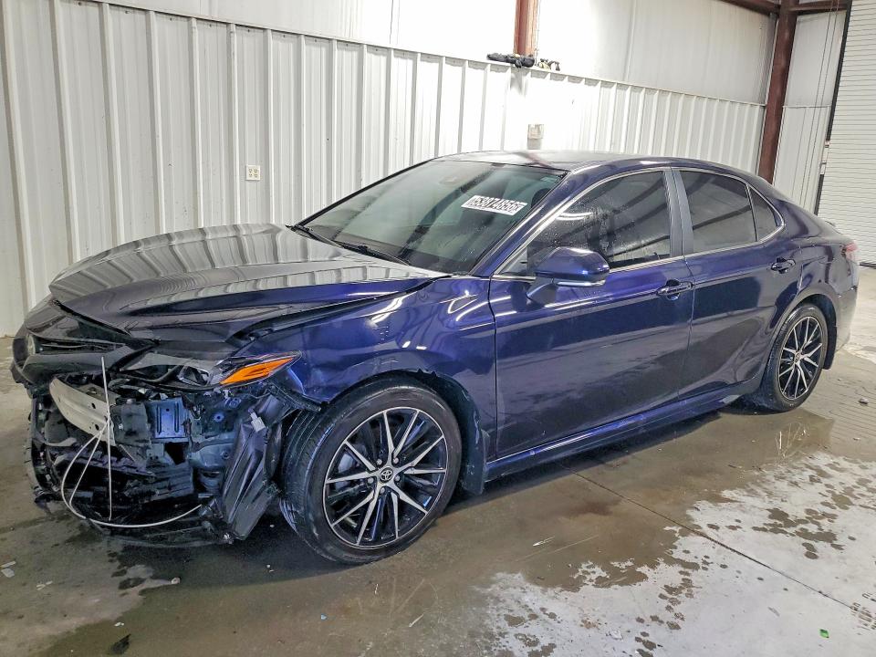 Photo 1 from auction – 2022 TOYOTA CAMRY with VIN 4T1T11BK2NU061120
