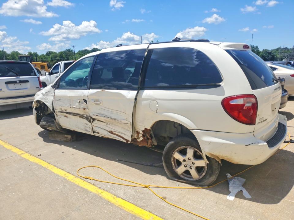 Photo 2 from auction – 2005 DODGE GRAND CARAVAN with VIN 2D4GP44L85R531727