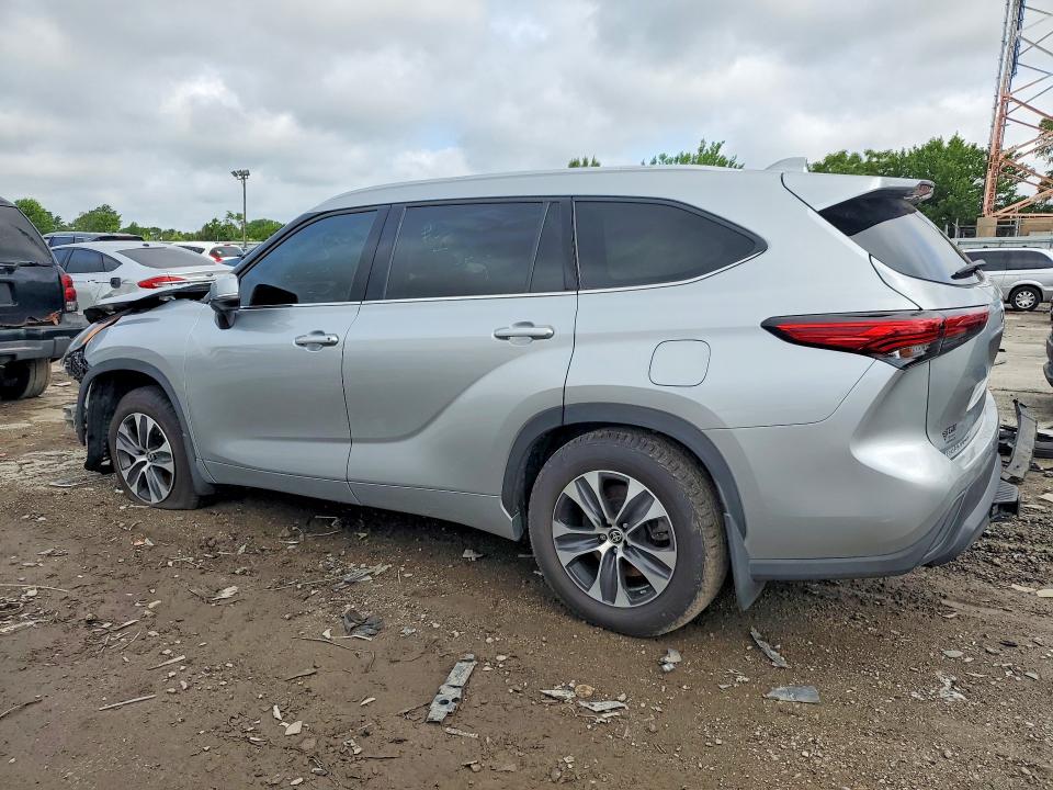 Photo 2 from auction – 2022 TOYOTA HIGHLANDER with VIN 5TDGZRBH6NS586431