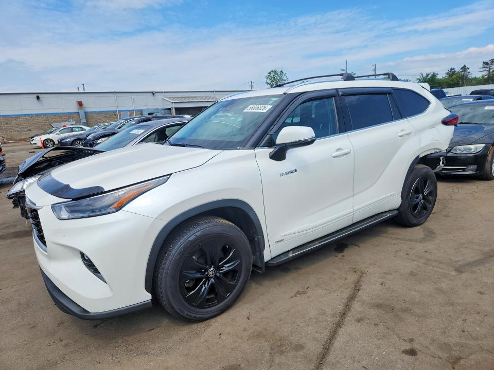TOYOTA HIGHLANDER 2021 مع رقم تعريف المركبة 5TDGBRCH5MS526223 - صورة من المزاد