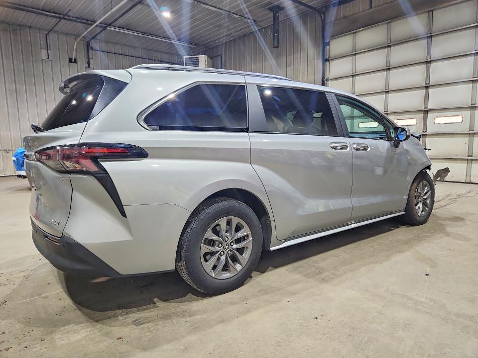 Photo 3 from auction – 2025 TOYOTA SIENNA with VIN 5TDYSKFC8SS161559