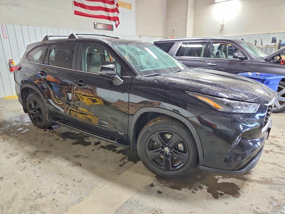 Photo 4 from auction – 2023 TOYOTA HIGHLANDER with VIN 5TDBBRCH3PS109777