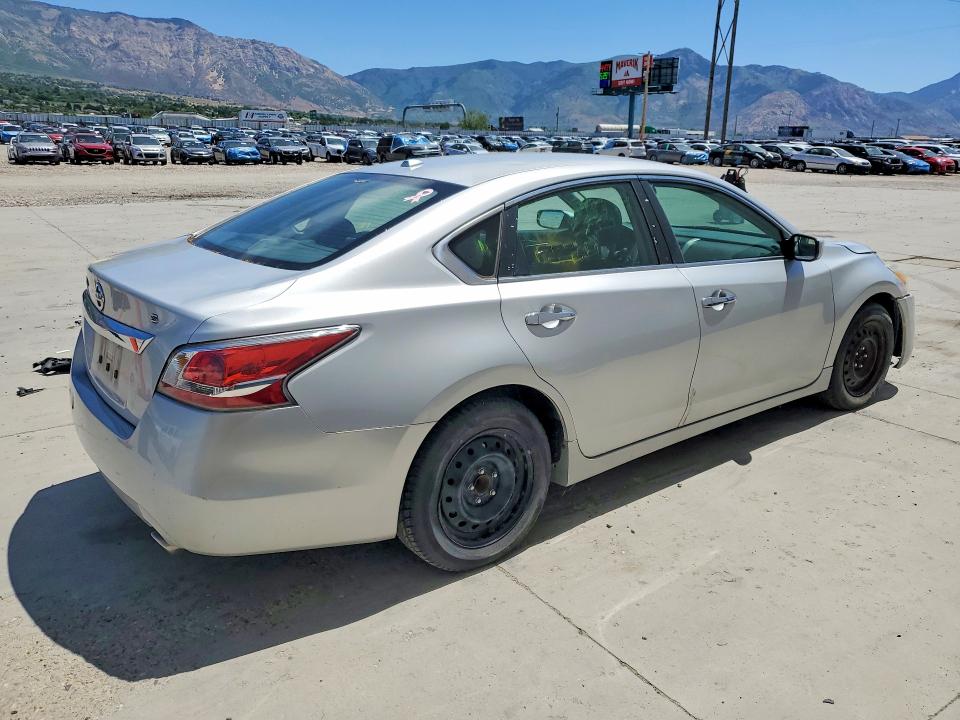 Photo 3 from auction – 2015 NISSAN ALTIMA with VIN 1N4AL3AP1FN895685