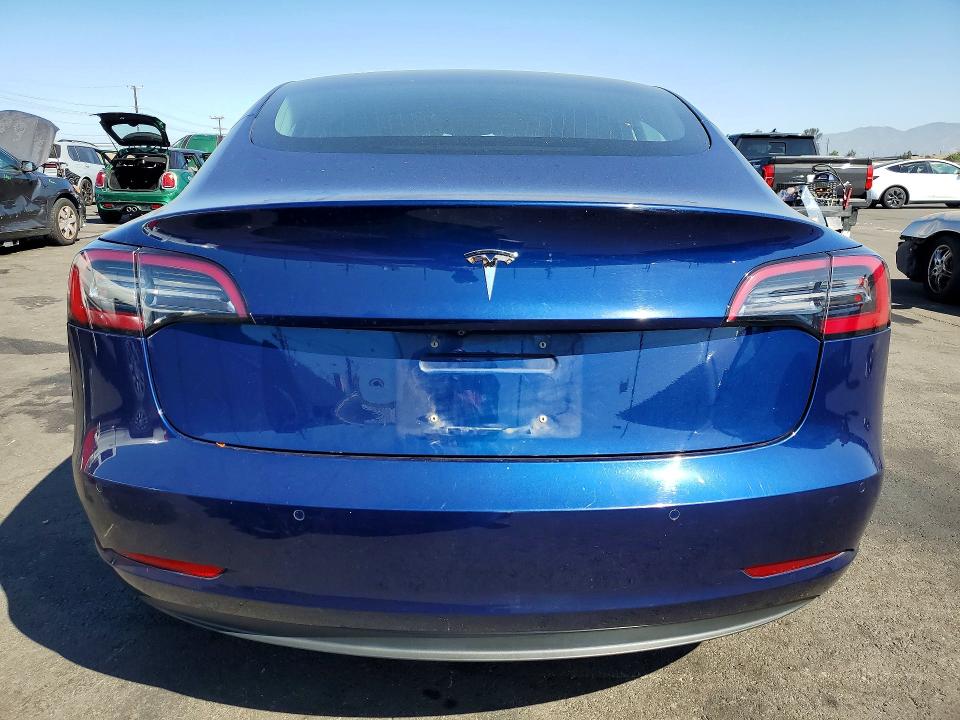 Photo 6 from auction – 2018 TESLA MODEL 3 with VIN 5YJ3E1EA6JF076413