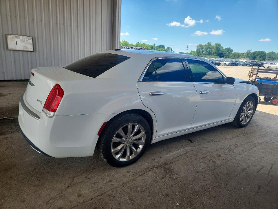 Photo 3 from auction – 2015 CHRYSLER 300C with VIN 2C3CCASG8FH792900