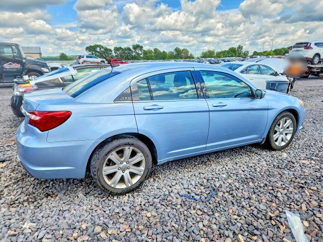 Photo 3 from auction – 2013 CHRYSLER 200 with VIN 1C3CCBBBXDN596021