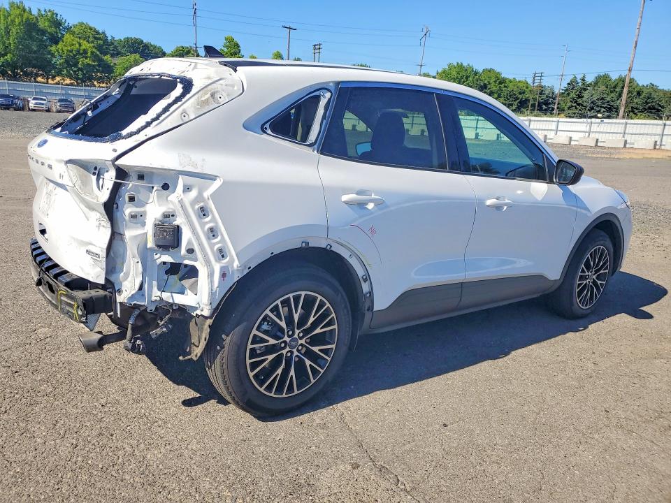 Photo 3 from auction – 2022 FORD ESCAPE with VIN 1FMCU0EZ3NUA18982