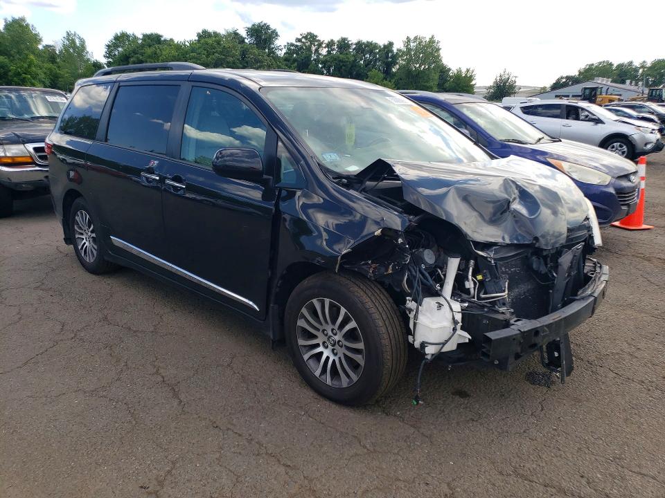 Photo 4 from auction – 2018 TOYOTA SIENNA with VIN 5TDYZ3DC2JS923402