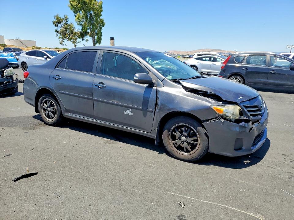 Снимка 4 от търг – 2013 TOYOTA COROLLA с VIN 2T1BU4EE4DC011135
