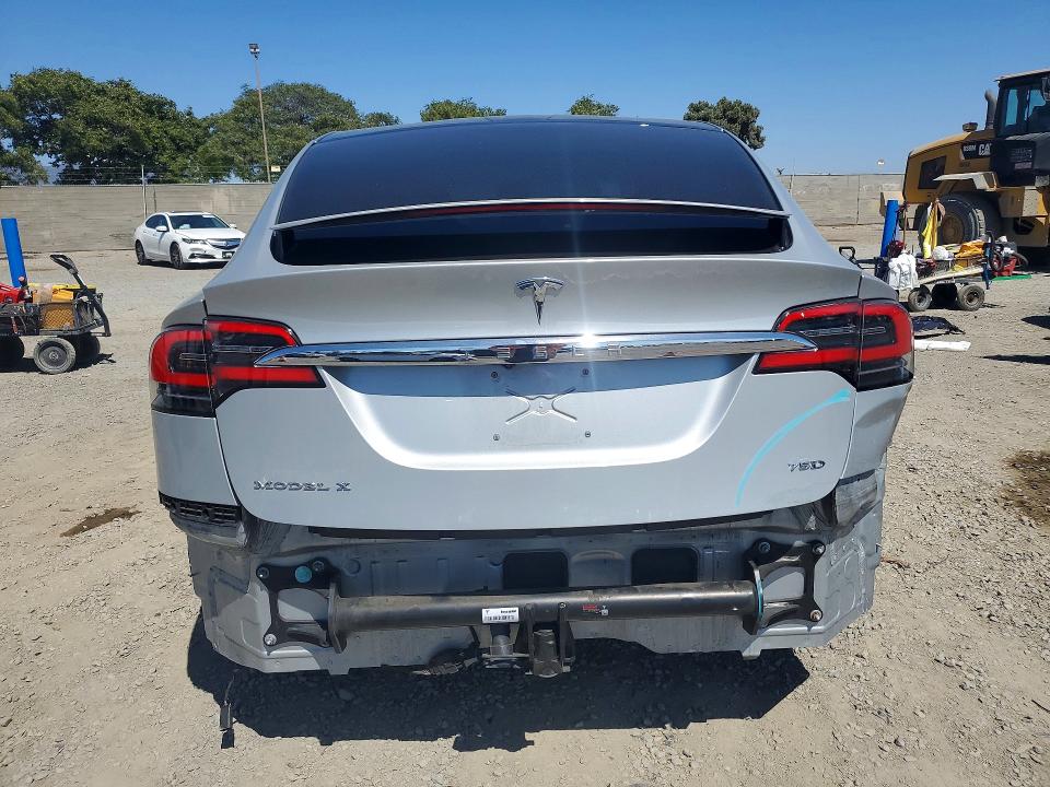 Photo 6 from auction – 2017 TESLA MODEL X with VIN 5YJXCDE22HF072547