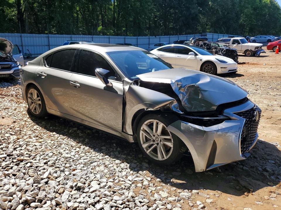 Photo 4 from auction – 2021 LEXUS IS with VIN JTHCA1D26M5111672