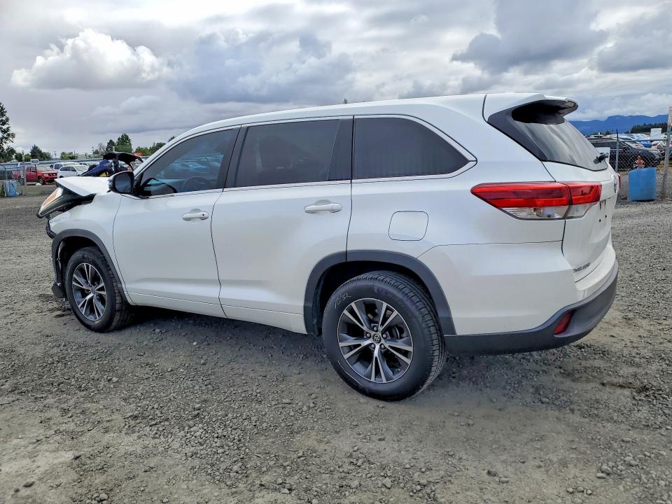 Photo 2 from auction – 2017 TOYOTA HIGHLANDER with VIN 5TDZZRFH4HS200192