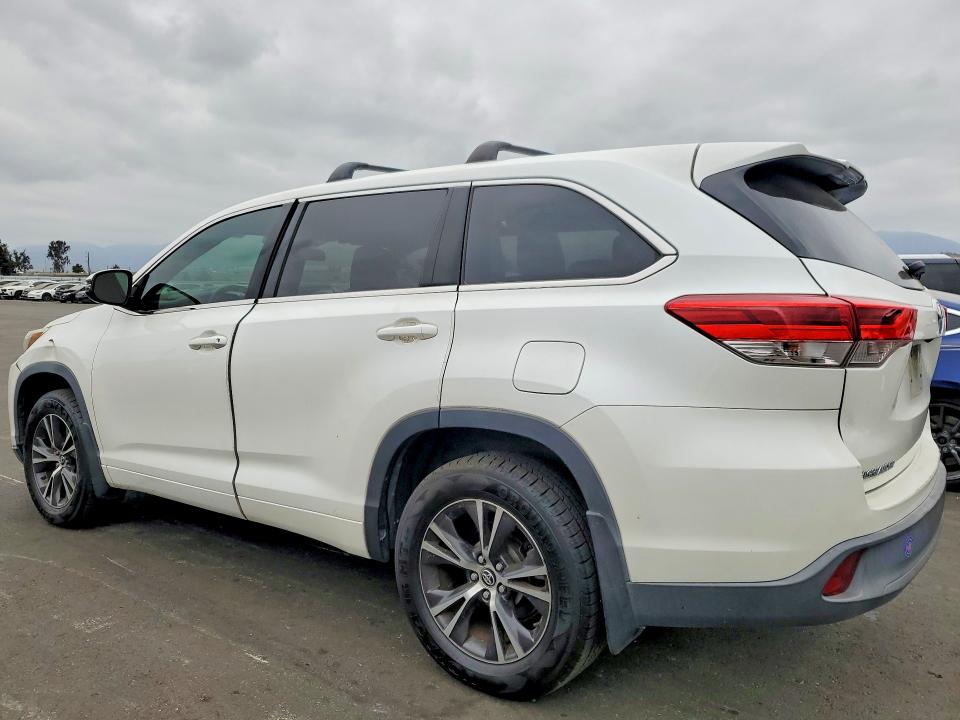 Photo 2 from auction – 2018 TOYOTA HIGHLANDER with VIN 5TDBZRFH4JS844508
