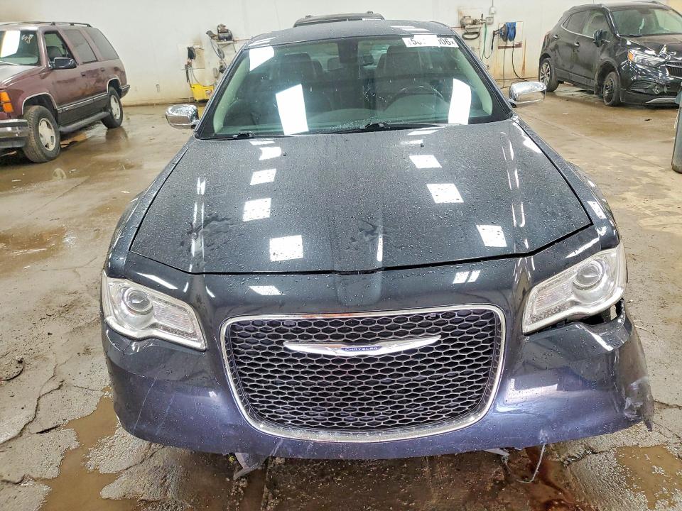 Photo 5 from auction – 2019 CHRYSLER 300 with VIN 2C3CCAKG0KH556610