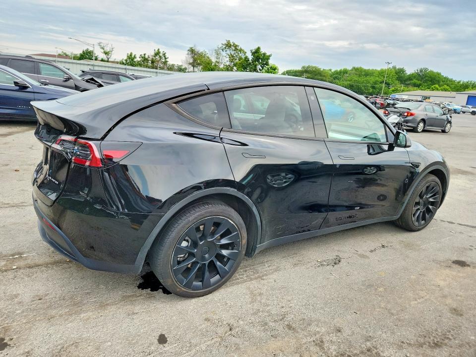 Photo 3 from auction – 2023 TESLA MODEL Y with VIN 7SAYGDEE6PF747403