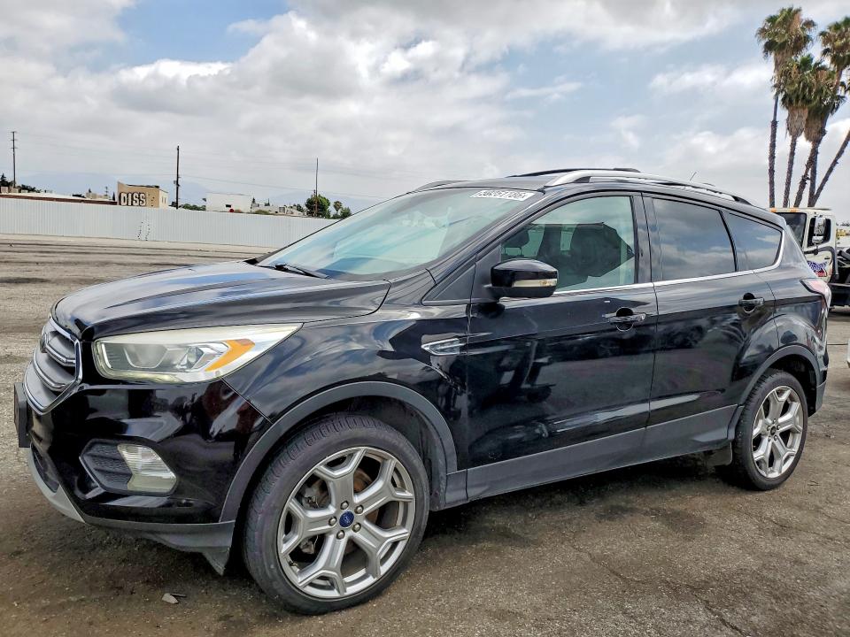 FORD ESCAPE 2017 with VIN 1FMCU9JDXHUF04000 - Photo from auction
