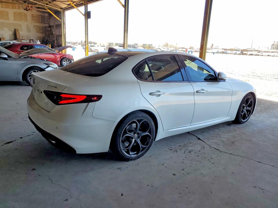 Photo 3 from auction – 2017 ALFA ROMEO GIULIA with VIN ZARFAECN0H7549248