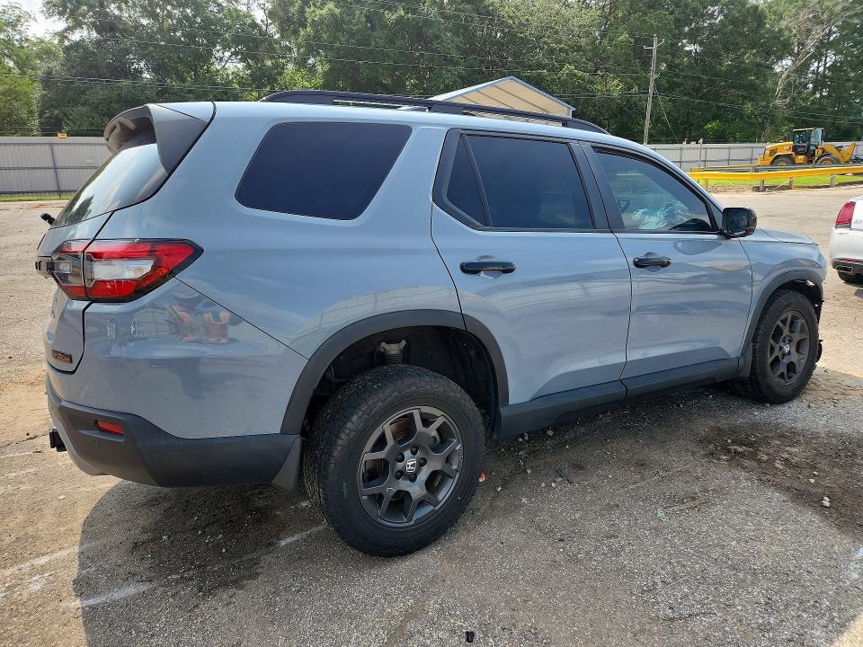 Photo 3 from auction – 2024 HONDA PILOT with VIN 5FNYG1H63RB019573