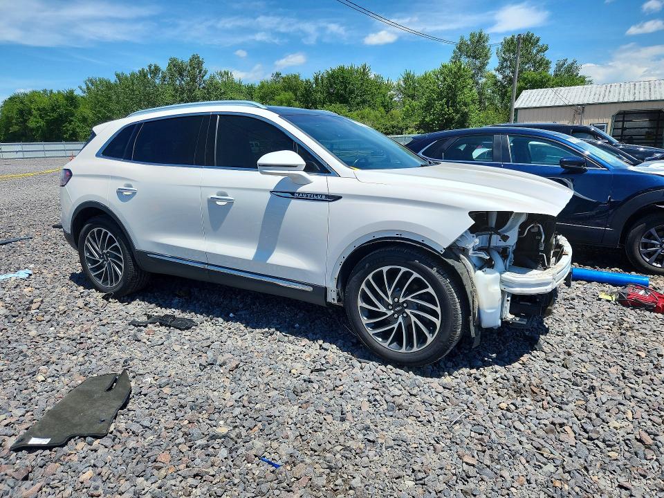 Photo 4 from auction – 2019 LINCOLN NAUTILUS with VIN 2LMPJ8L92KBL25447