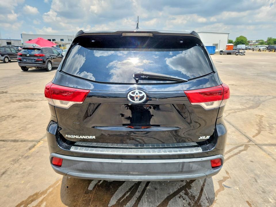 Photo 6 from auction – 2018 TOYOTA HIGHLANDER with VIN 5TDKZRFH8JS531980
