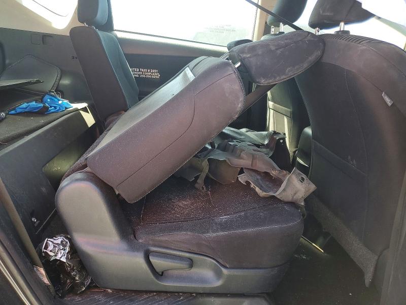 Photo 11 from auction – 2017 TOYOTA PRIUS V with VIN JTDZN3EUXHJ070276