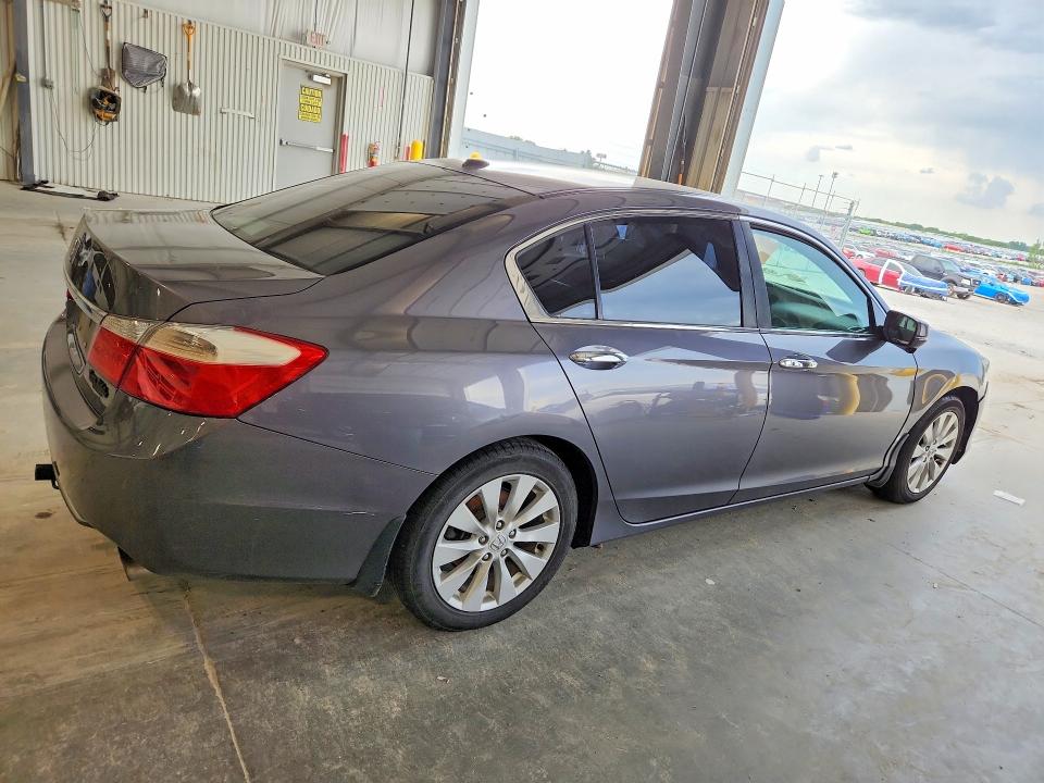 Photo 3 from auction – 2015 HONDA ACCORD with VIN 1HGCR2F83FA240451