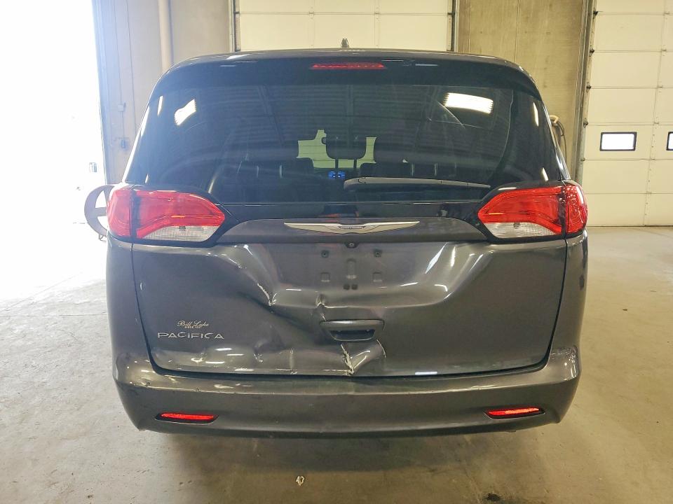 Photo 6 from auction – 2017 CHRYSLER PACIFICA with VIN 2C4RC1DG9HR725688