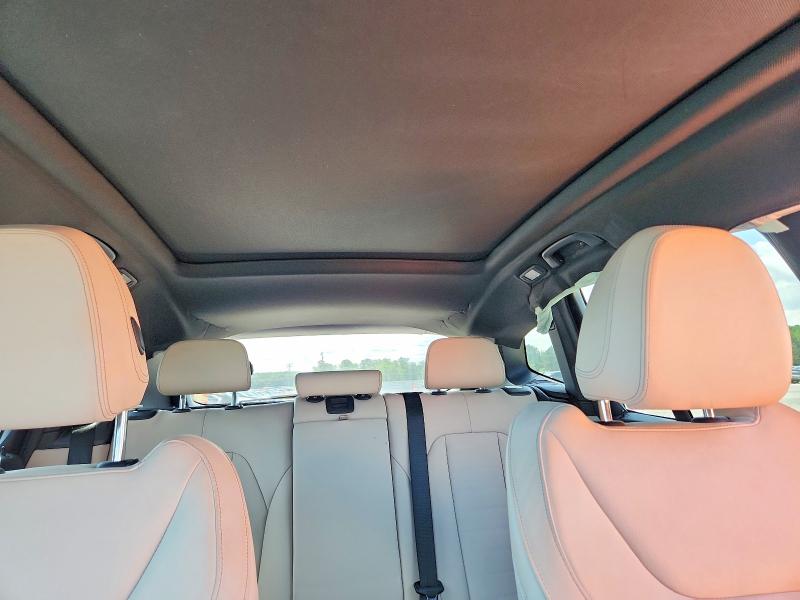 Photo 10 from auction – 2018 BMW X3 with VIN 5UXTR9C5XJLD60876