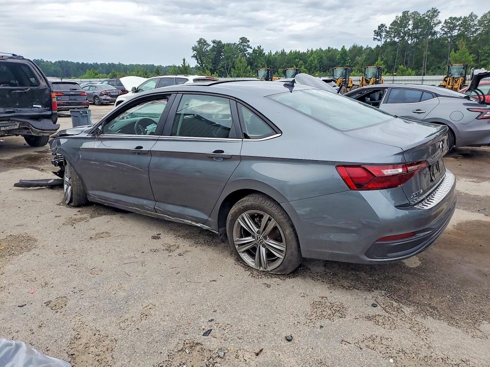 Photo 2 from auction – 2024 VOLKSWAGEN JETTA with VIN 3VW7M7BU5RM026547