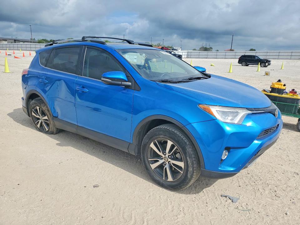 Снимка 4 от търг – 2018 TOYOTA RAV4 с VIN 2T3WFREV5JW429049
