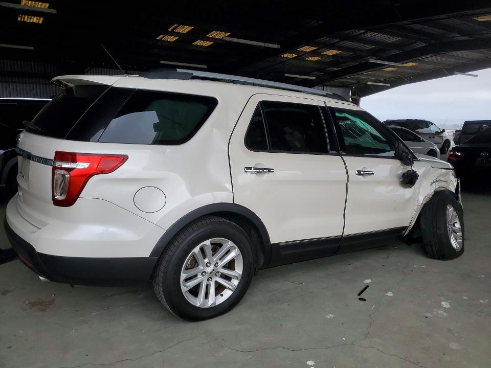 Photo 3 from auction – 2015 FORD EXPLORER with VIN 1FM5K7D87FGC40005