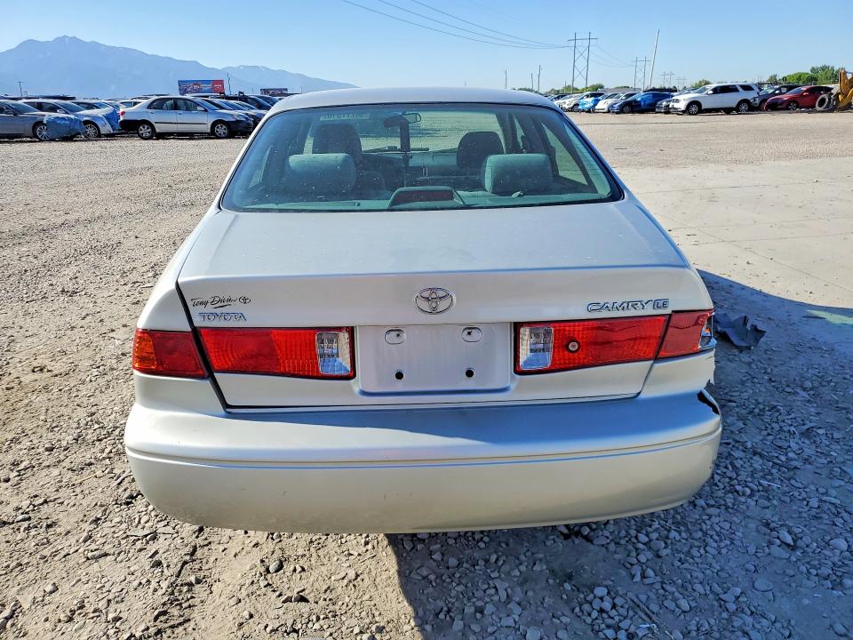 Photo 6 from auction – 2001 TOYOTA CAMRY with VIN 4T1BG22K01U770767