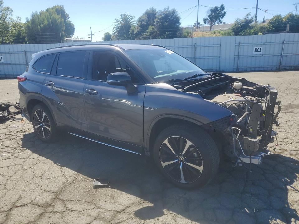 Photo 4 from auction – 2021 TOYOTA HIGHLANDER with VIN 5TDJZRBH4MS086398
