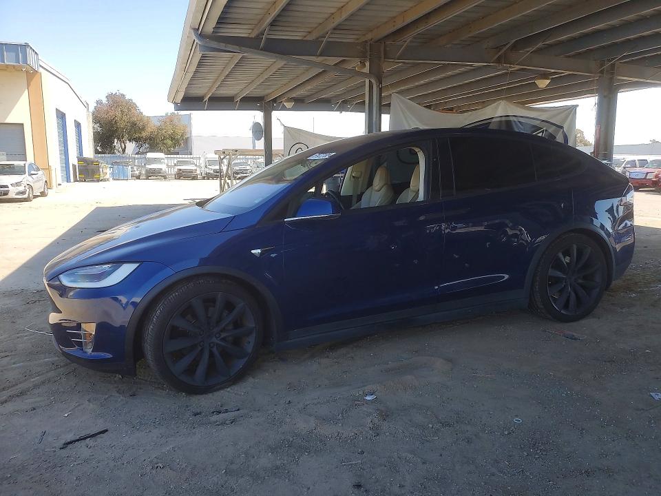 TESLA MODEL X 2017 with VIN 5YJXCAE26HF044314 - Photo from auction
