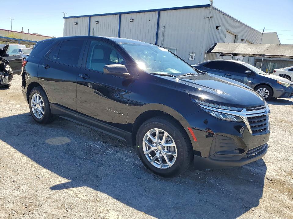 Photo 4 from auction – 2022 CHEVROLET EQUINOX with VIN 2GNAXHEV0N6101709